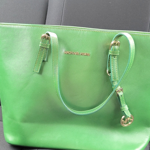 Michael Kors hand bag - Picture 1 of 3